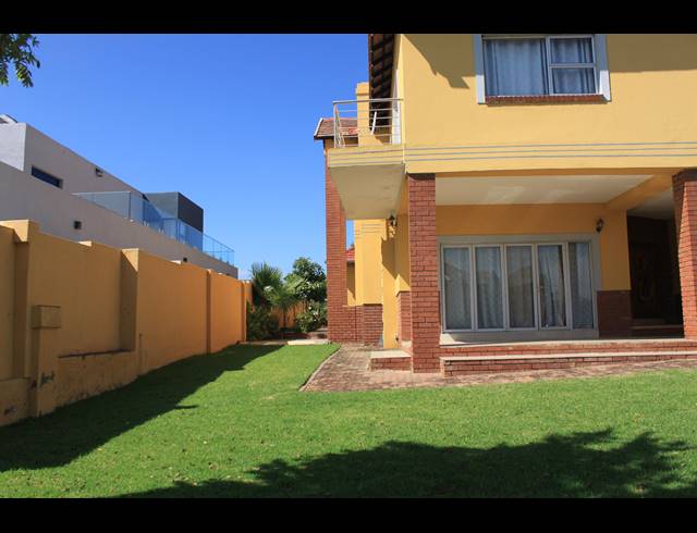 6 BEDROOM HOUSE FOR SALE IN KOSMOSDAL